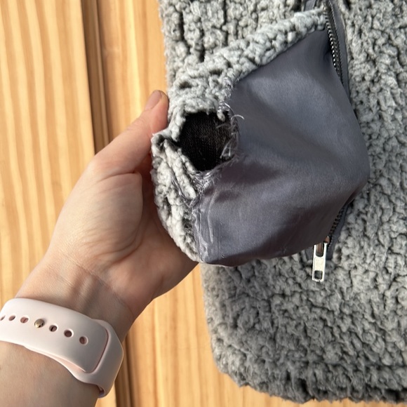 NanaMacs Vest - Picture 2 of 2